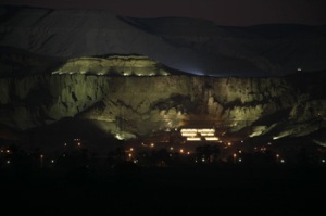 A view of the newly illuminated west bank of Luxor. Hatshepsut's mortuary temple is shown in the foreground (Photo: SCA)
